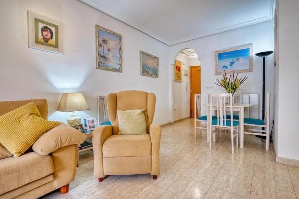 Piso en venta en Avenida Bélgica, Torrevieja
photo 1