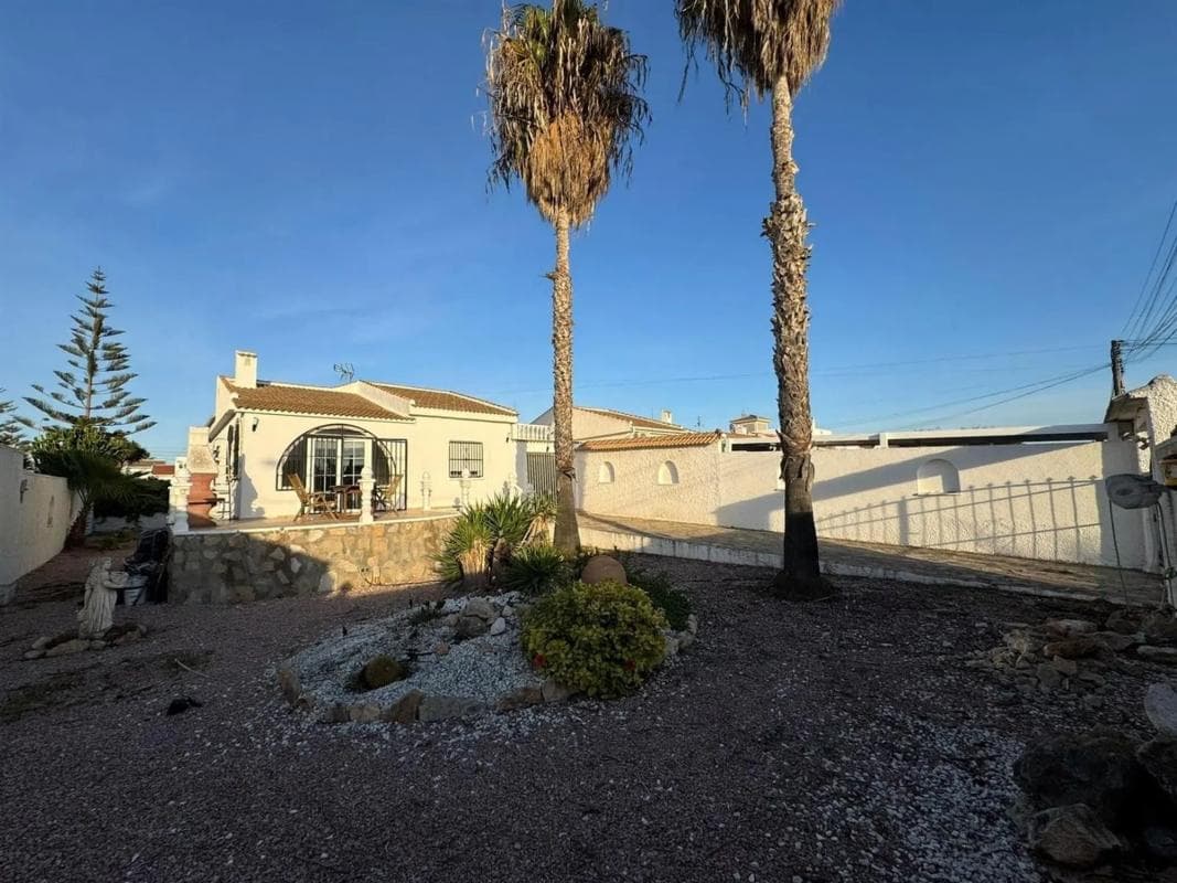 Venta de chalet adosado en Avenida Tobarra , Torrevieja photo 3