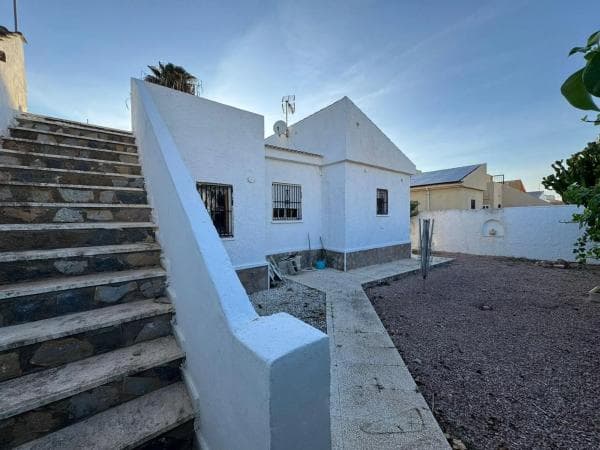 Chalet adosado en venta en Avenida Tobarra, 1146 , Torrevieja photo 1