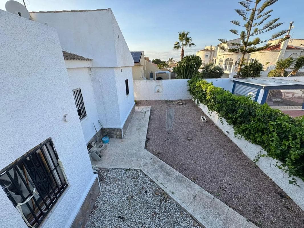 Venta de chalet adosado en Avenida Tobarra, 1146 , Torrevieja photo 2