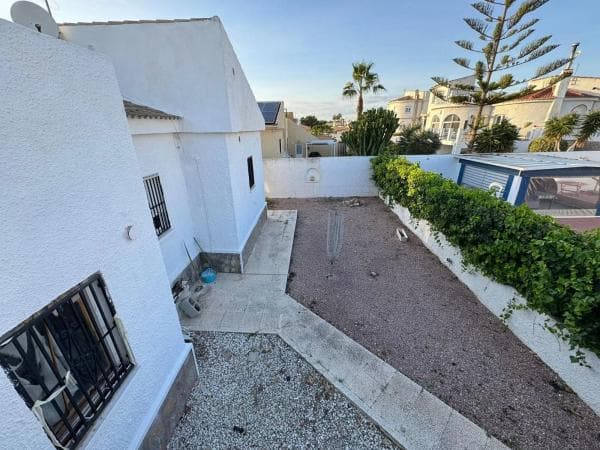 Chalet adosado en venta en Avenida Tobarra, 1146 , Torrevieja thumbnail 1