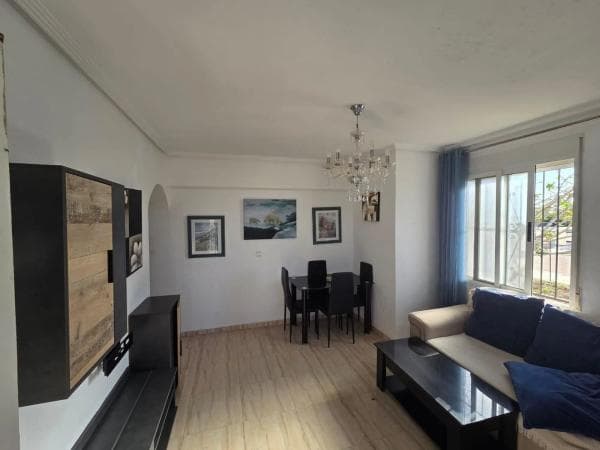 Chalet independiente en venta en Barrio La Siesta - El Salado - Torreta, Torrevieja
photo 1