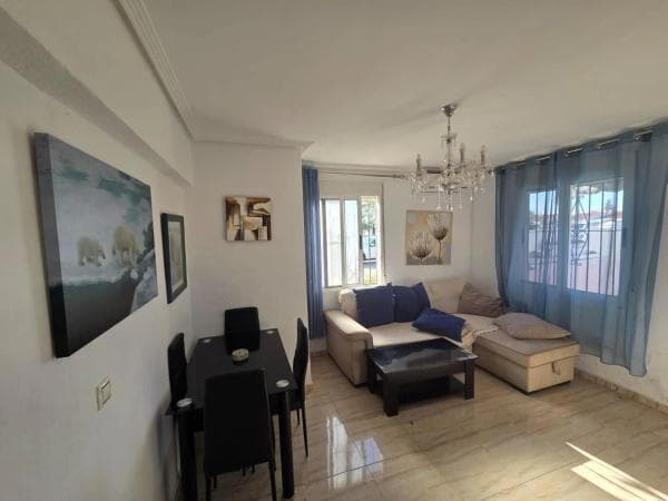 Chalet independiente en venta en Barrio La Siesta - El Salado - Torreta, Torrevieja
thumbnail 1