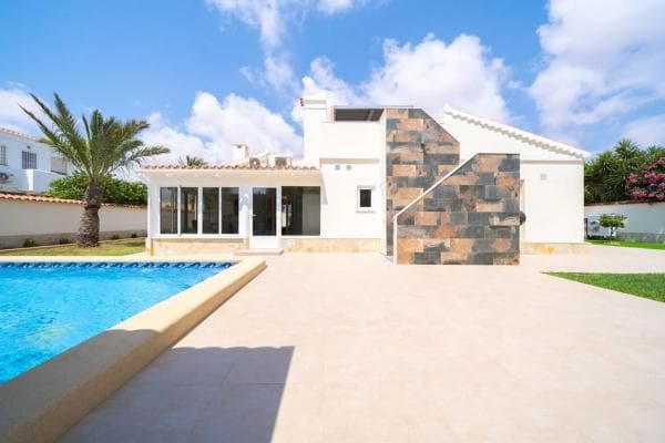 Chalet independiente en venta en Barrio La Siesta - El Salado - Torreta, Torrevieja
photo 1