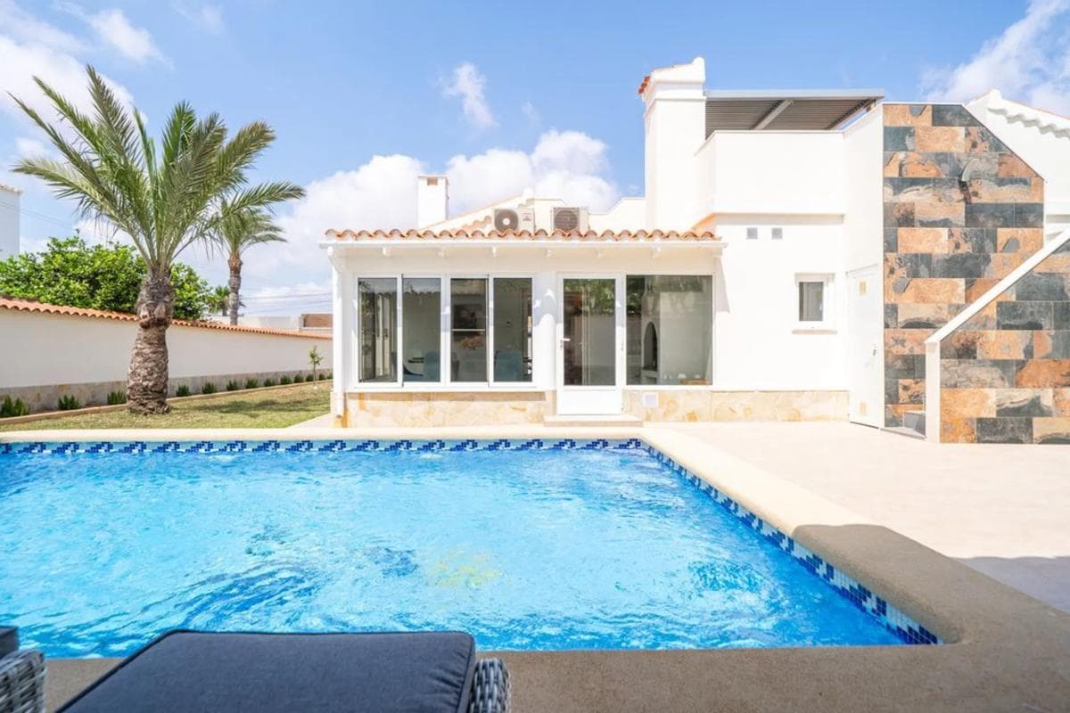 Venta de chalet independiente en Barrio La Siesta - El Salado - Torreta, Torrevieja
photo 2