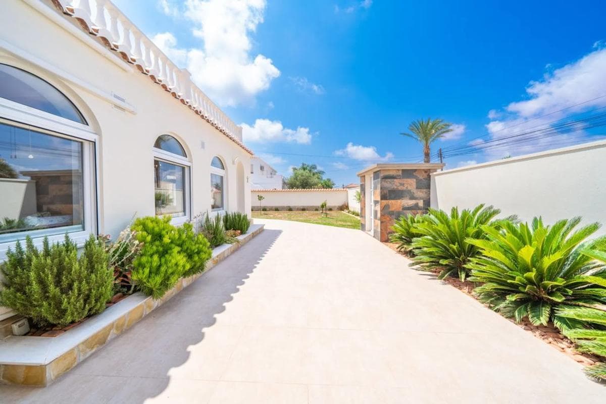 Venta de chalet independiente en Barrio La Siesta - El Salado - Torreta, Torrevieja
photo 5