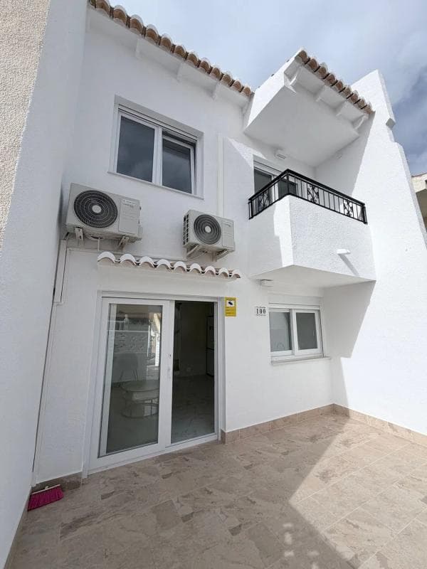 Venta de chalet adosado en Calle Salvador Dalí, 102 , Torrevieja photo 2