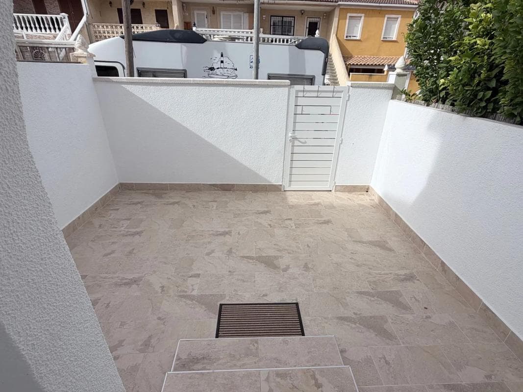 Venta de chalet adosado en Calle Salvador Dalí, 102 , Torrevieja photo 3