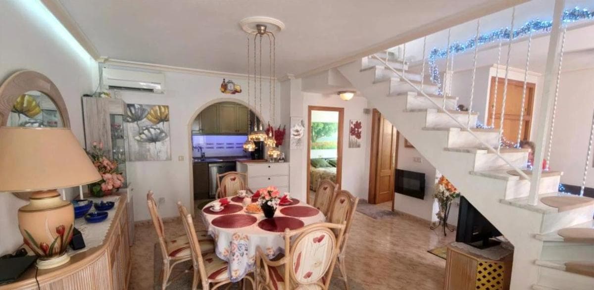 Venta de chalet adosado en Calle Laguna Rosa , Torrevieja photo 4