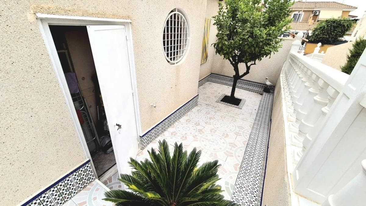 Venta de chalet adosado en Calle Moncayo, 27 , Torrevieja photo 4