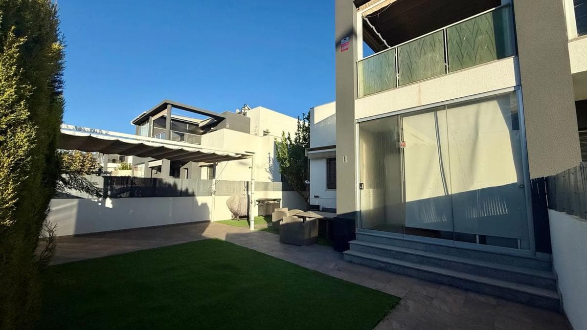 Venta de chalet adosado en AV TENERIFE , Torrevieja photo 5