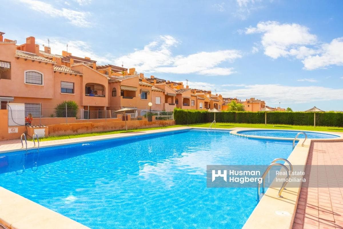 Venta de piso en Calle lanzarote, Torrevieja
photo 2