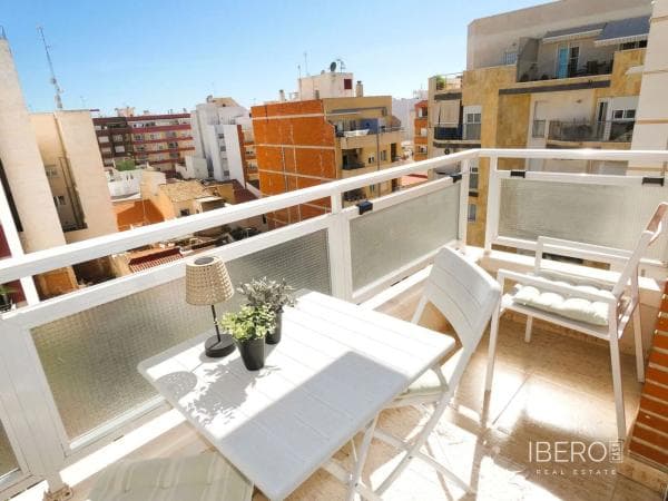 Piso en venta en Calle los Gases, Torrevieja
thumbnail 2