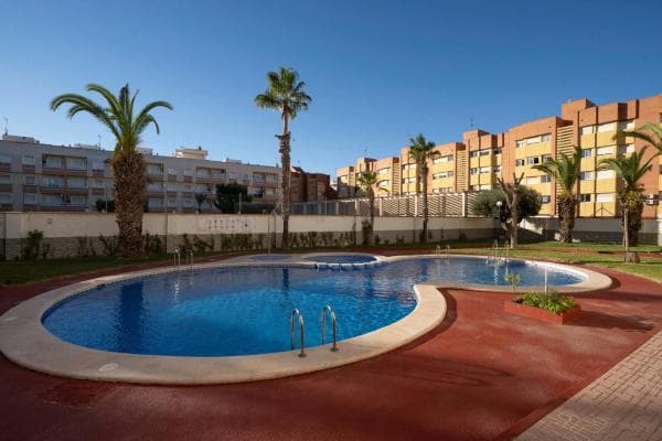 Piso en venta en Calle Maestro Francisco Casanovas, Torrevieja
photo 1