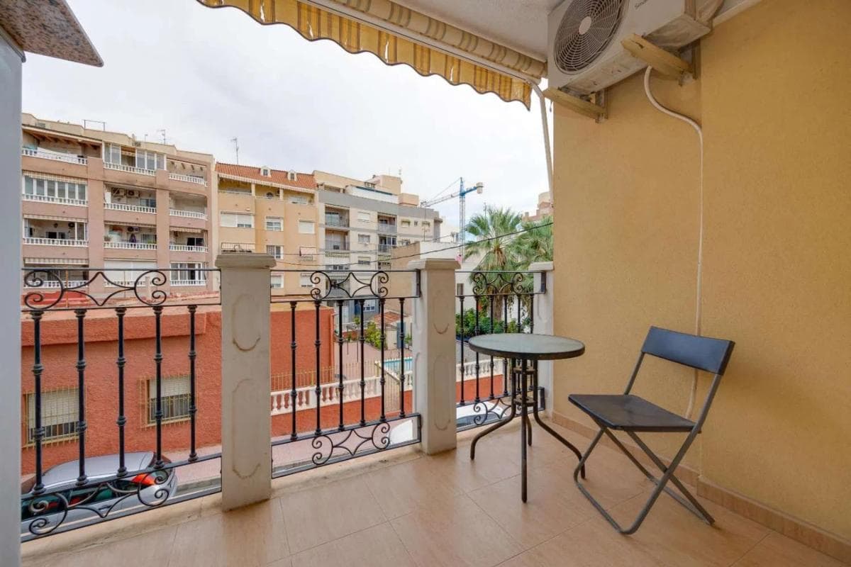 Venta de piso en Calle Virgen de la Paloma, Torrevieja
photo 3