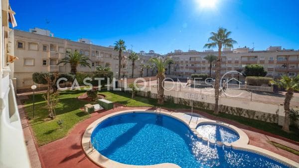 Piso en venta en Calle Maestro Francisco Casanovas, 8, Torrevieja
photo 1