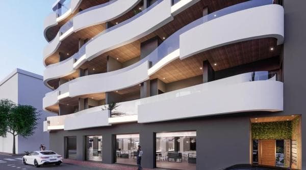 Piso en venta en Avenida de las Habaneras, Torrevieja
thumbnail 2