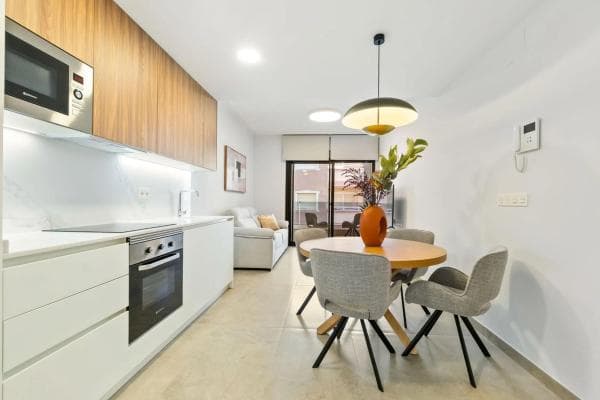Piso en venta en Barrio Las Piscinas Naturales, Torrevieja
thumbnail 2