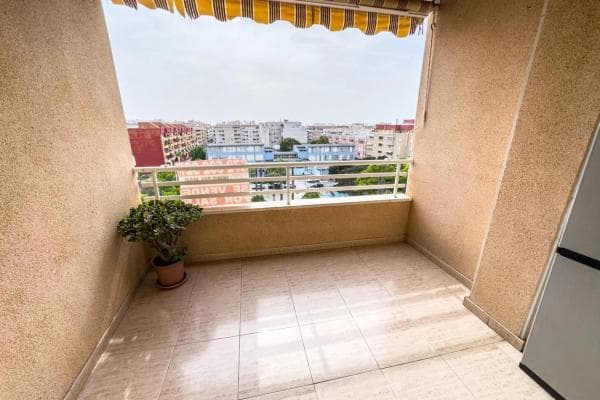 Piso en venta en Calle Moriones, Torrevieja
thumbnail 1