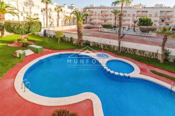 Piso en venta en Barrio Antonio Machado, Torrevieja
thumbnail 1