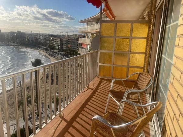 Piso en venta en Calle Timonel, Torrevieja
thumbnail 1
