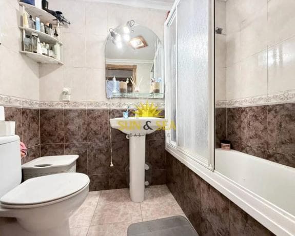 Piso en venta en Barrio Las Piscinas Naturales, Torrevieja
thumbnail 1