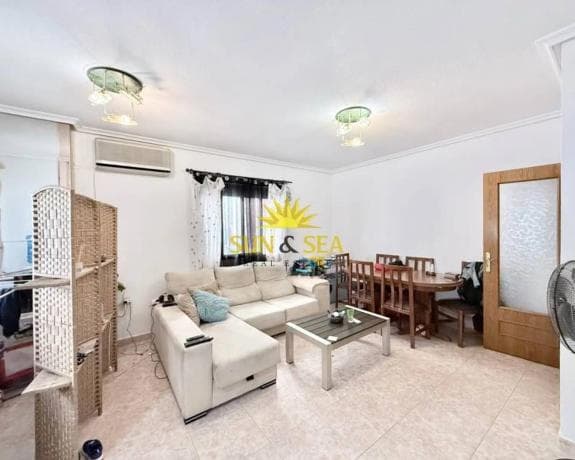 Piso en venta en Barrio Las Piscinas Naturales, Torrevieja
thumbnail 2