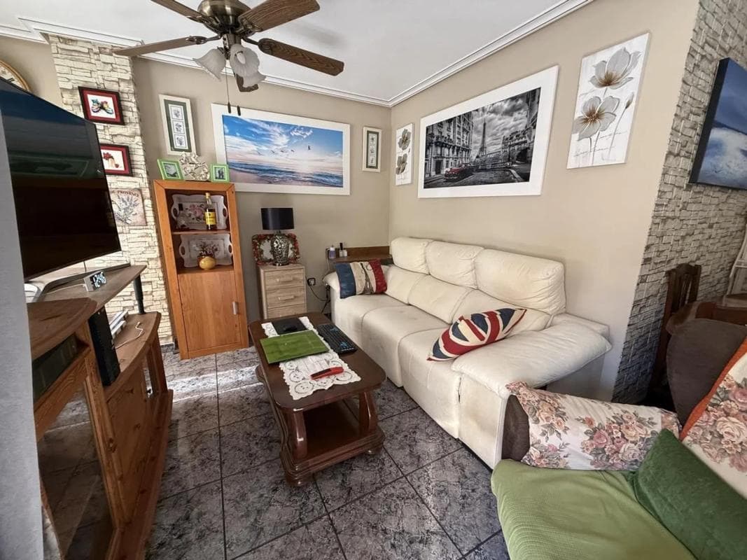 Venta de piso en Calle Ramón Gallud, Torrevieja
photo 2