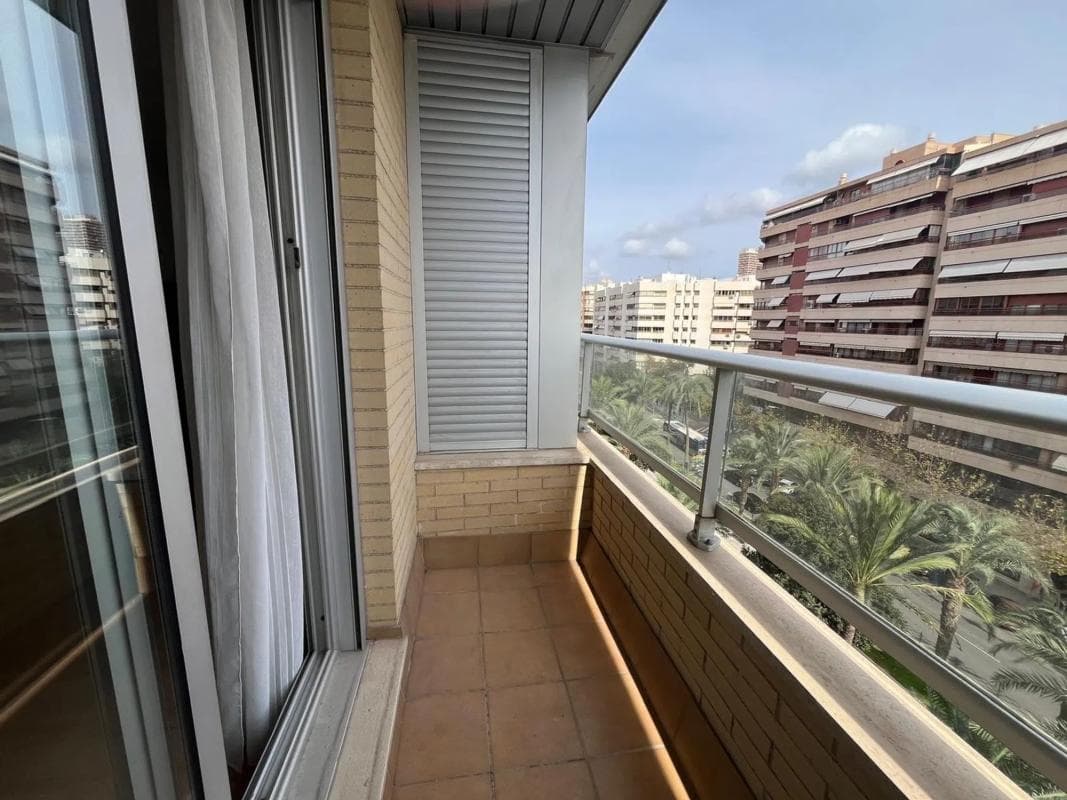 Venta de piso en CL MORATIN, Alicante / Alacant
photo 2