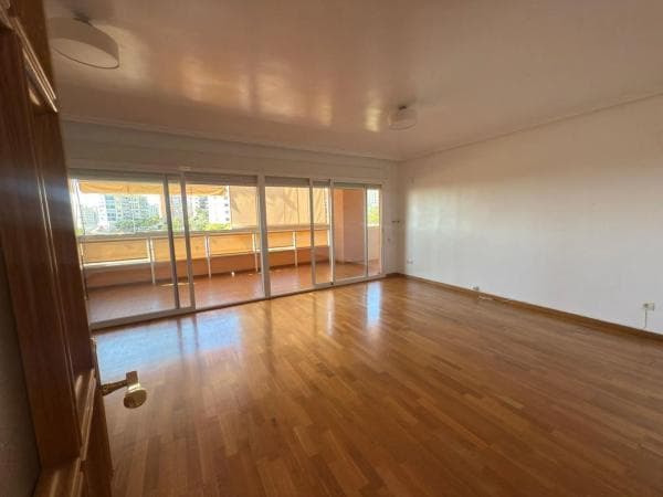 Piso en venta en CL NADADORA CARMEN SOTO, Alicante / Alacant
thumbnail 2