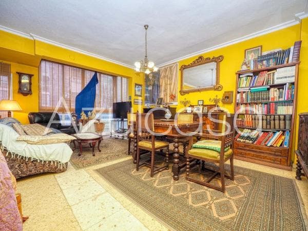 Apartment for sale in Calle Pintor Lorenzo Casanova, Alicante photo 1