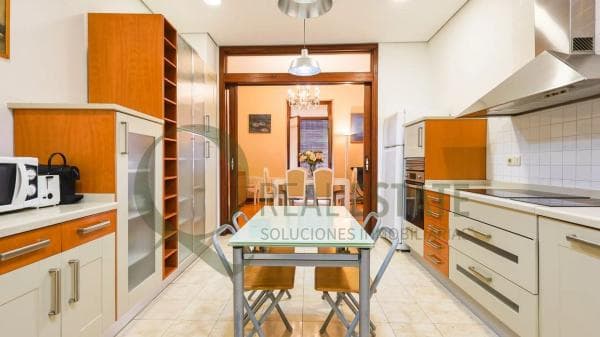 Apartment for sale in Barrio Centro Tradicional, Alicante thumbnail 1