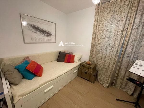 Apartment for sale in Calle del Capitán Segarra, Alicante thumbnail 2