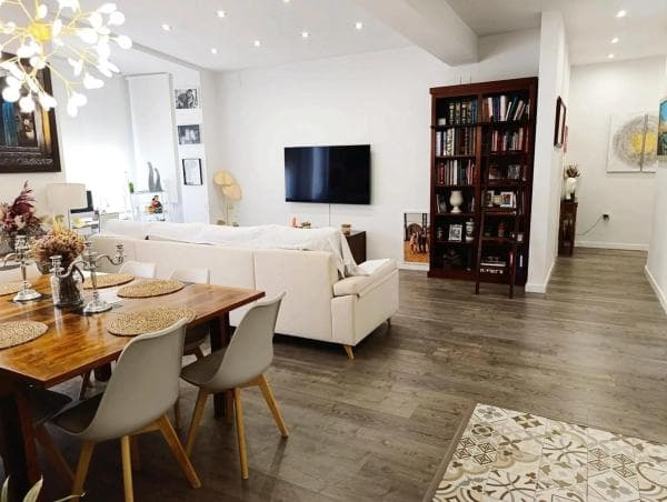 Apartment for sale in Barrio Centro Tradicional, Alicante thumbnail 1