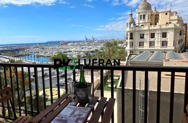 Piso en venta en Calle Gravina, Alicante / Alacant
thumbnail 1