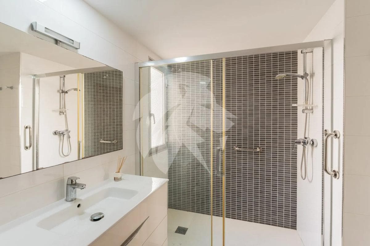 Venta de piso en Avenida de Loring, Alicante / Alacant
photo 3
