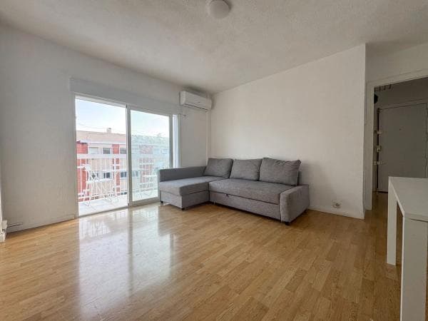 Piso en venta en Barrio Raval Roig-Virgen del Socorro, Alicante / Alacant
thumbnail 1