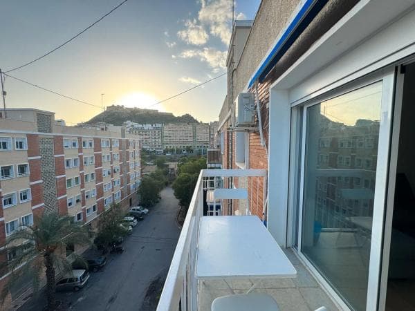 Piso en venta en Barrio Raval Roig-Virgen del Socorro, Alicante / Alacant
thumbnail 2