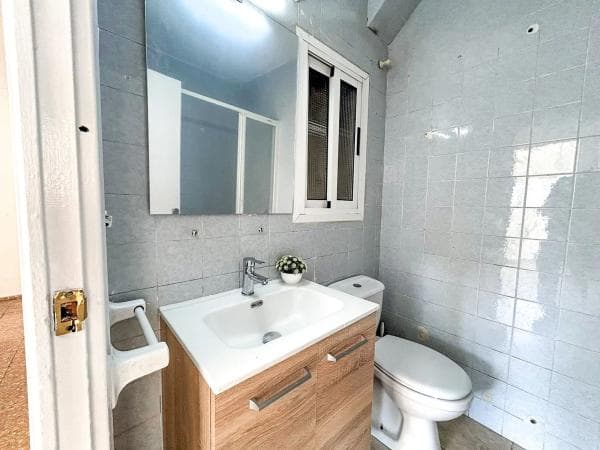 Piso en venta en Barrio Colonia Requena - Virgen del Carmen, Alicante / Alacant
photo 1