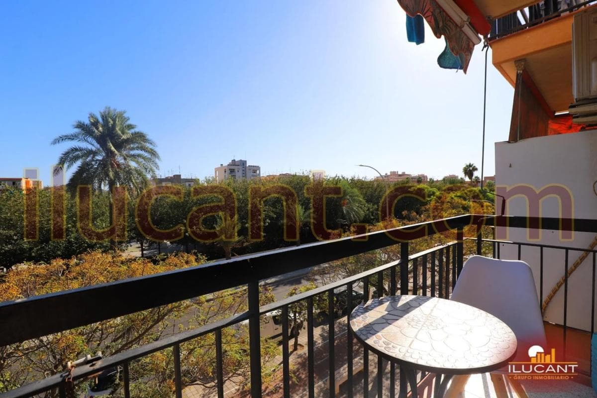 Venta de piso en Barrio Colonia Requena - Virgen del Carmen, Alicante / Alacant
photo 2