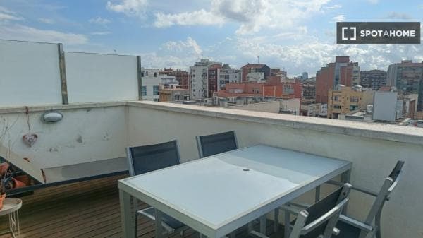 Piso en alquiler en Plaça Carme Monturiol , Barcelona thumbnail 1
