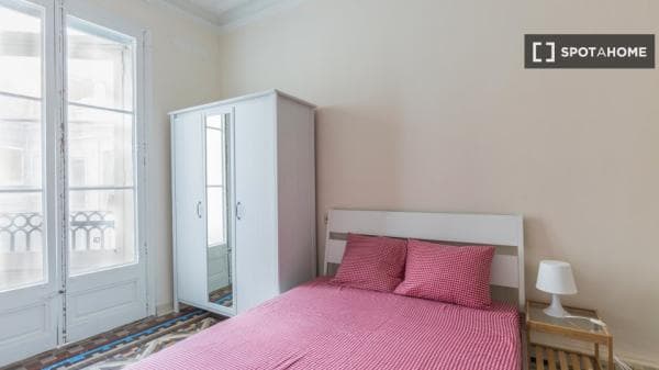 Habitación en piso compartido de 9 habitaciones en La Dreta de l'Eixample thumbnail 1