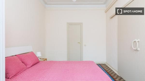 Habitación en piso compartido de 9 habitaciones en La Dreta de l'Eixample thumbnail 2