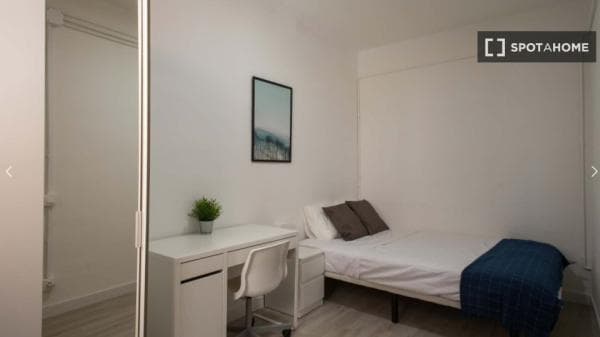 Habitación en piso compartido en barcelona. photo 1