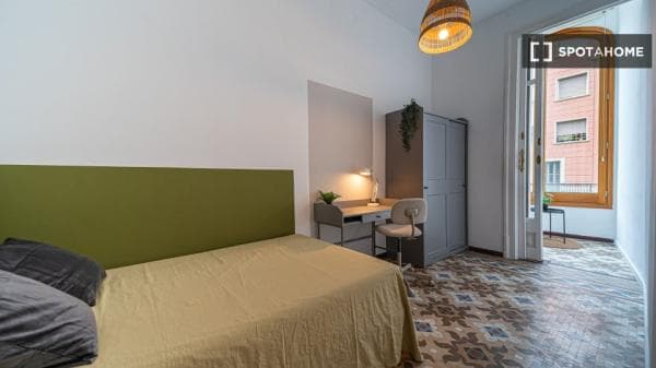 Habitación en piso compartido en barcelona. thumbnail 1