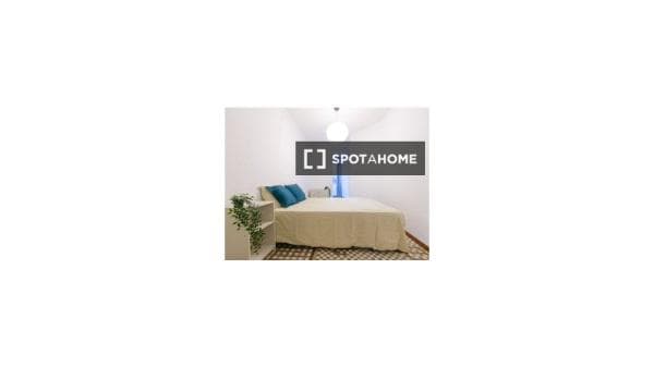Habitación en piso compartido en barcelona. photo 1