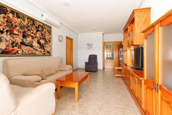 Piso en venta en Avenida Desiderio Rodríguez, 6, Torrevieja
thumbnail 2