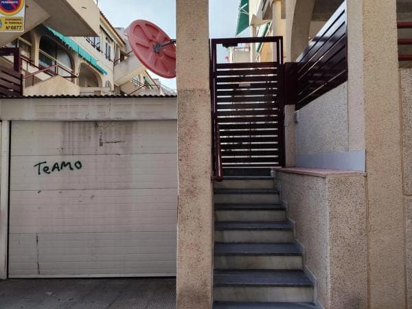 Piso en venta en Calle Santomera, 11, Torrevieja
thumbnail 1