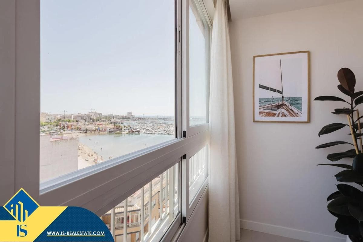 Venta de piso en Barrio El Acequión, Torrevieja
photo 2