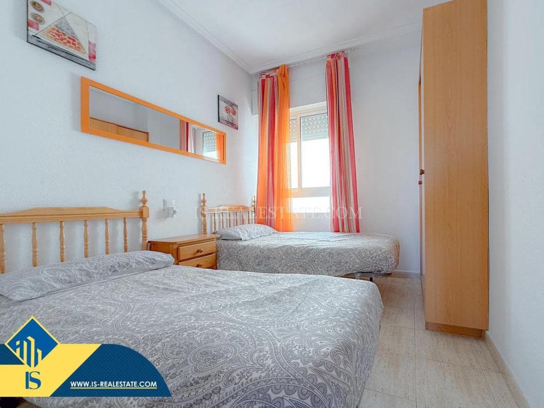 Venta de piso en Barrio El Acequión, Torrevieja
photo 2